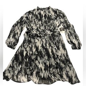 Simply Vera | NWT Black & White Snake Skin Patterned Dress - Size L